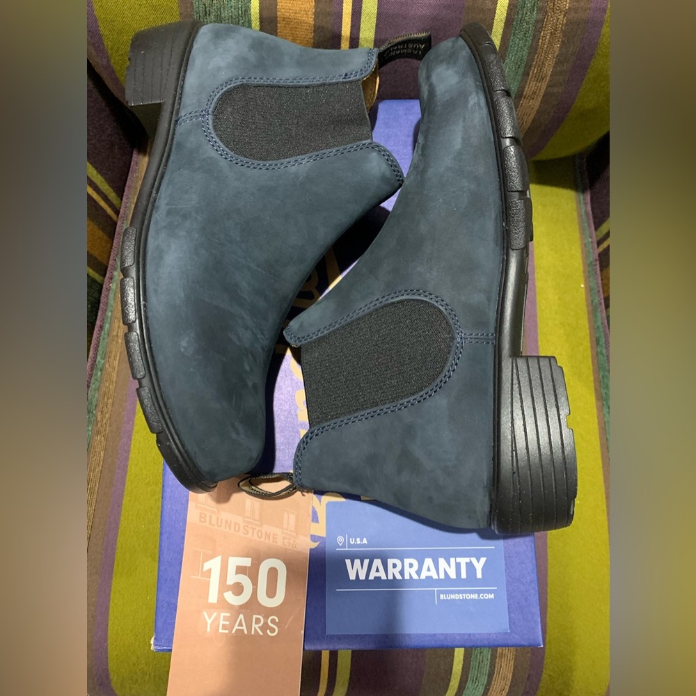 Blundstone nwt bl1975 1975 navy nubuck suede boots AU 6 women’s 9